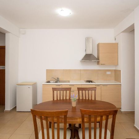 Flora Hotel Apartments Протарас Экстерьер фото