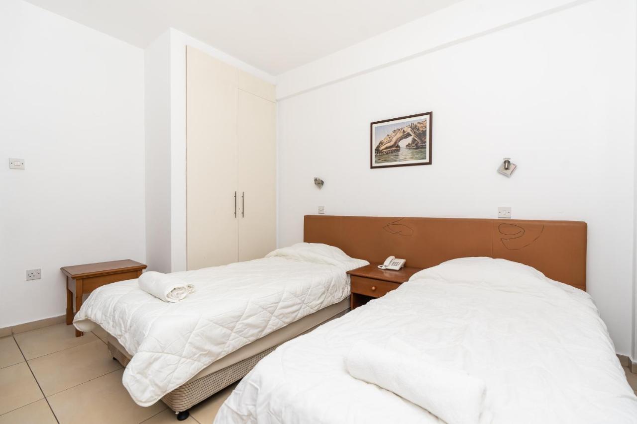 Flora Hotel Apartments Протарас Экстерьер фото