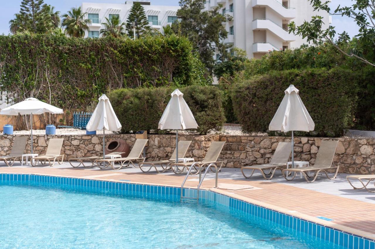 Flora Hotel Apartments Протарас Экстерьер фото
