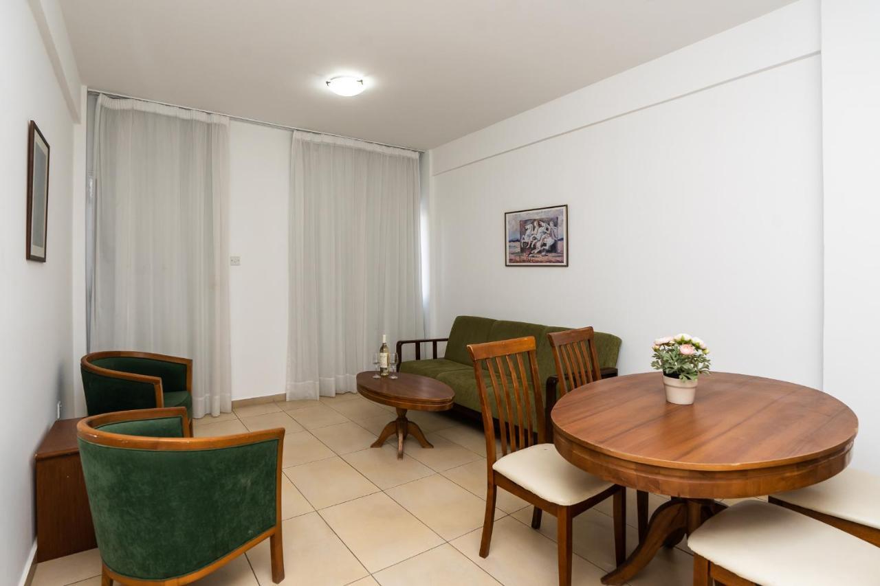 Flora Hotel Apartments Протарас Экстерьер фото